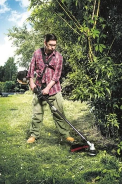 Scheppach - MFH3300-4P Outil Multi-fonction 4 En 1 Moteur 2 Temps De 51,7 Cm³ (Coupe-bordure, Débroussailleuse, Taille-haie, élagueuse) 11 Scheppach - MFH3300-4P Outil Multi-fonction 4 En 1 Moteur 2 Temps De 51,7 Cm³ (Coupe-bordure, Débroussailleuse, Taille-haie, élagueuse) -Outils Scheppach Scheppach MFH3300 4P Outil Multi fonction 4 en 1 Moteur 1