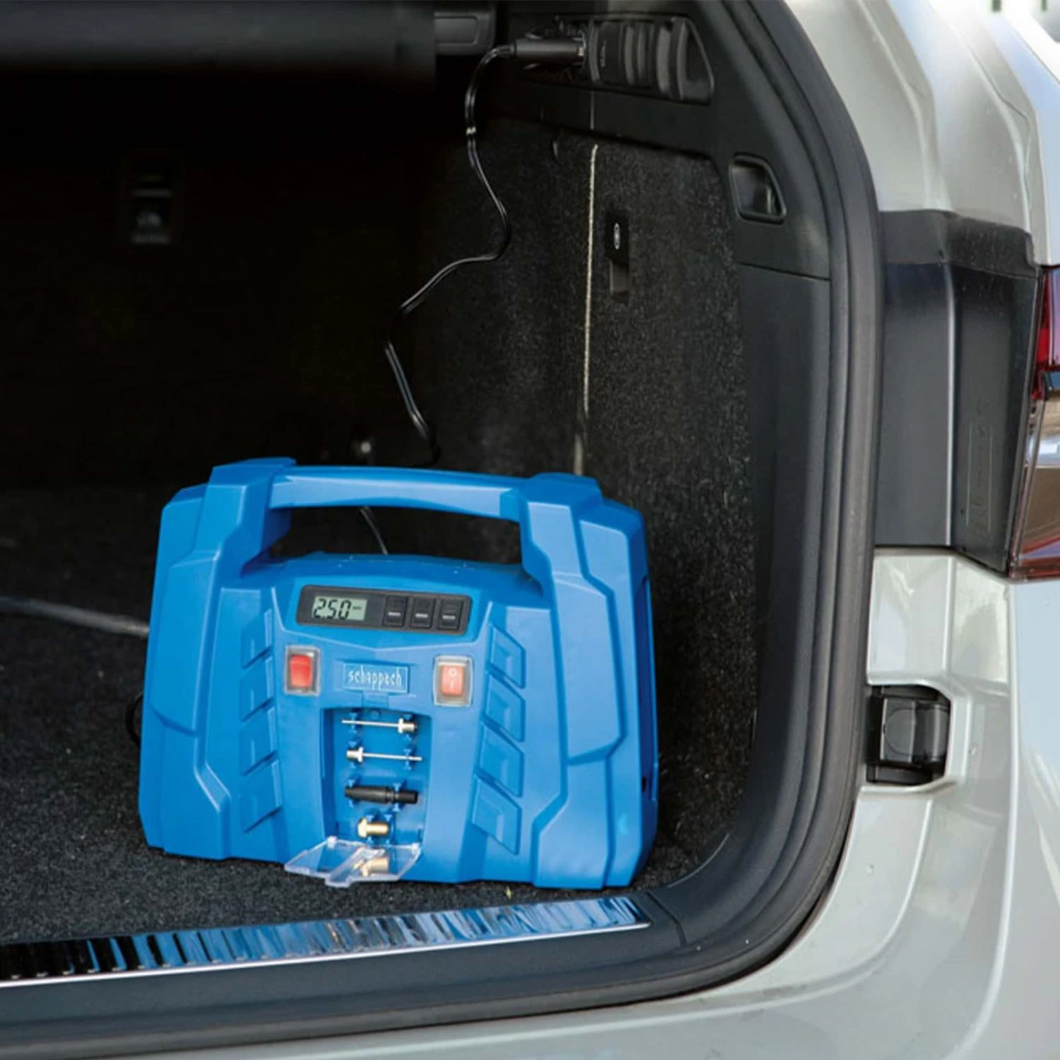 SCHEPPACH - Airforce 5 Compresseur Portatif 12V/230V Pression 8 Bar Max. + Kit D'accessoires 5 Pcs 7 SCHEPPACH - Airforce 5 Compresseur Portatif 12V/230V Pression 8 Bar Max. + Kit D'accessoires 5 Pcs - Image 5