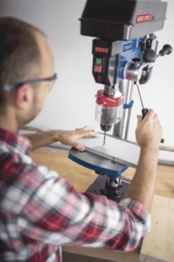 SCHEPPACH - DP18Vario Perceuse à Colonne - 550 W - Mandrin 16mm - Vitesse Variable + Coffret De Mèches OFFERT ! -Outils Scheppach scheppach perceuse dp18vario 2